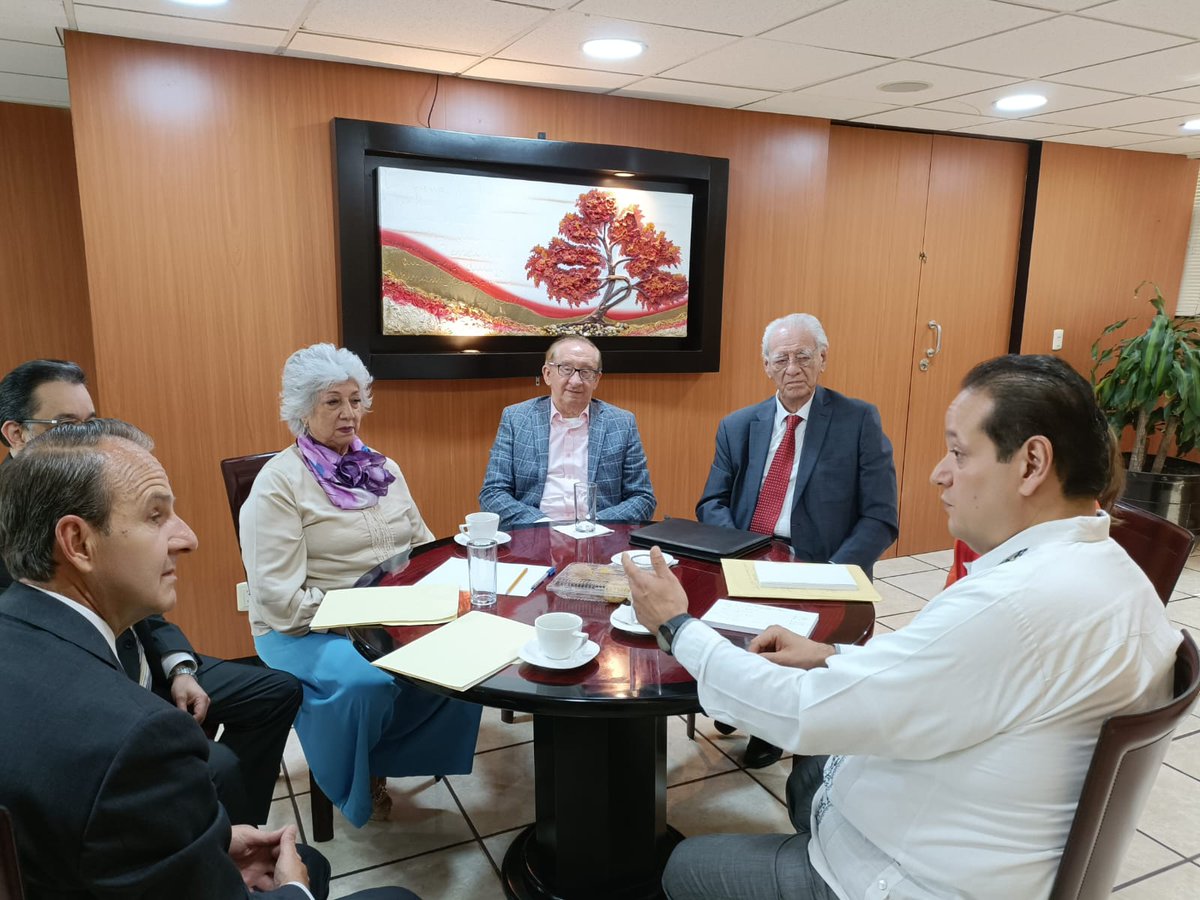 STIRTTnacional's tweet photo. La solución de temas pendientes en las diferentes empresas que tienen relación con el STIRTT es primordial y el licenciado @francontrerasv Secretario General del STIRTT, continúa buscando acercamiento con las empresas, en esta ocasión recibió a los licenciados Efrén Huerta y https://t.co/1Sy5BWzeck