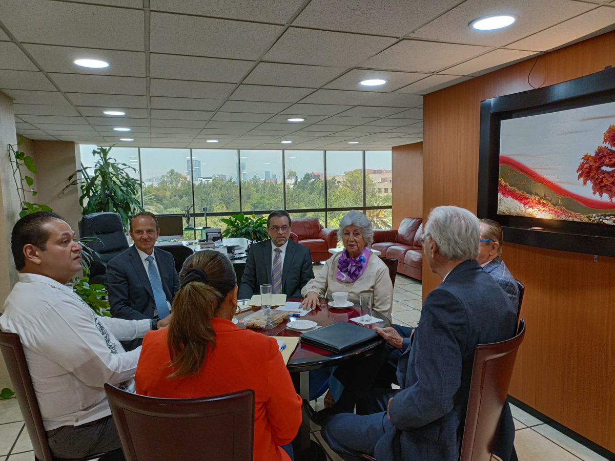 STIRTTnacional's tweet photo. La solución de temas pendientes en las diferentes empresas que tienen relación con el STIRTT es primordial y el licenciado @francontrerasv Secretario General del STIRTT, continúa buscando acercamiento con las empresas, en esta ocasión recibió a los licenciados Efrén Huerta y https://t.co/1Sy5BWzeck