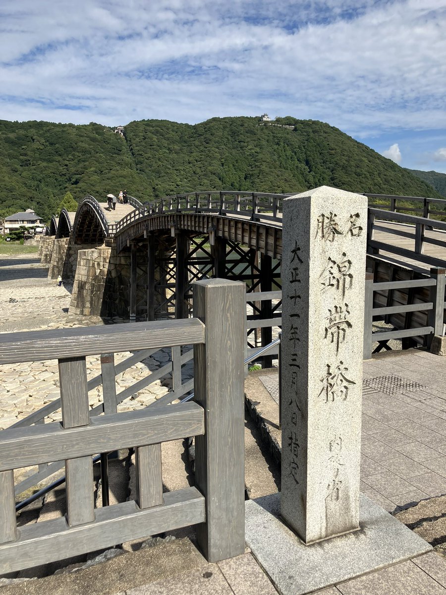 nagao810's tweet photo. マンホールカードとお城
ぼちぼち続けてる

山口の錦帯橋と
とおーくにみえる岩国城

錦帯橋は造ってから350年の節目なんだそうでおめでたい https://t.co/BFdGaIPokI