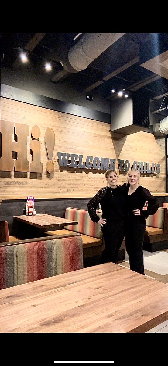BritneeHogue's tweet photo. Bree was our first MID here in Saratoga &amp; we are so sad to see her go, but so excited to see her #chilisgrow !!🌻🌶️ #chilislove #ctr @anarchy_bus @hasquet @Chilis @StephanieKeeli5 https://t.co/kNQGWjtpxg