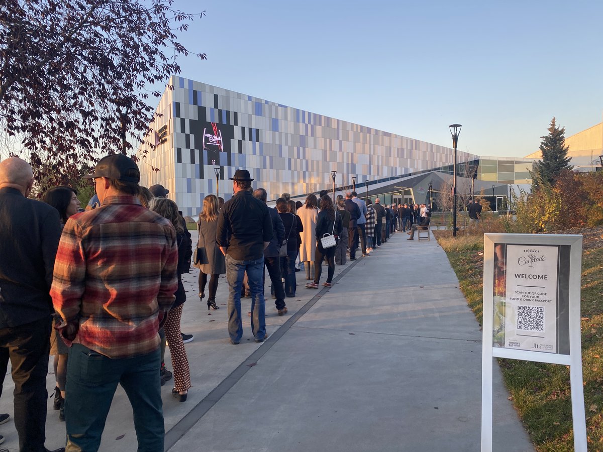 TWoSEdm's tweet image. Our glass is full! THANK YOU #yeg, sponsors, partners, volunteers, silent auction donors... everyone for making our biggest fundraiser of the year - Where Science Meets Cocktails -  such an amazing success in support of science education in your community!  

#yegevents #WSMC2023