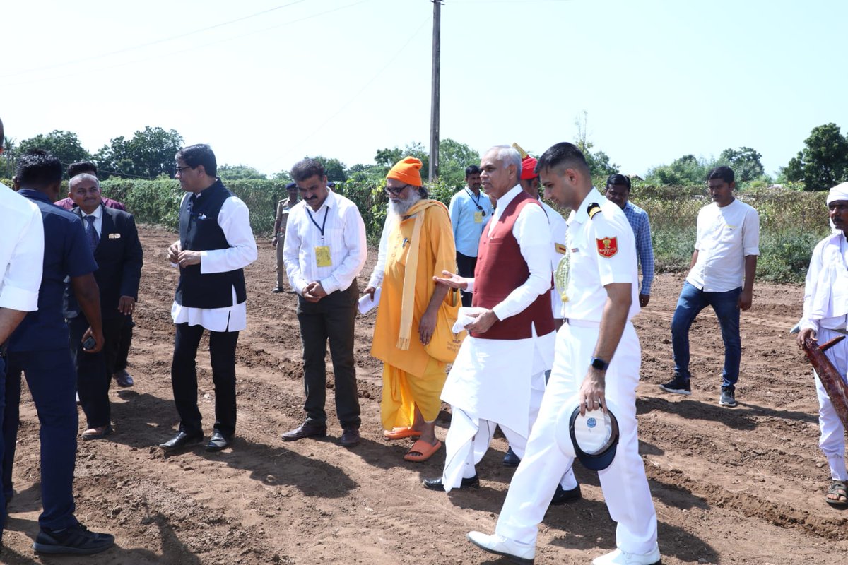 drpkshukla2001's tweet photo. Honourable Governor of Gujarat State, Shri Acharya Devrrat, visited #TriveniKalyanFoundation, #Mahuva #Bhavnagar and met with over 2500+ farmers during  "Parisamvaad on Natural Farming," was organized by #Pidilite @CMOGuj @ADevvrat @Collectorbhav @ddobhavnagar https://t.co/n6fk337d0f