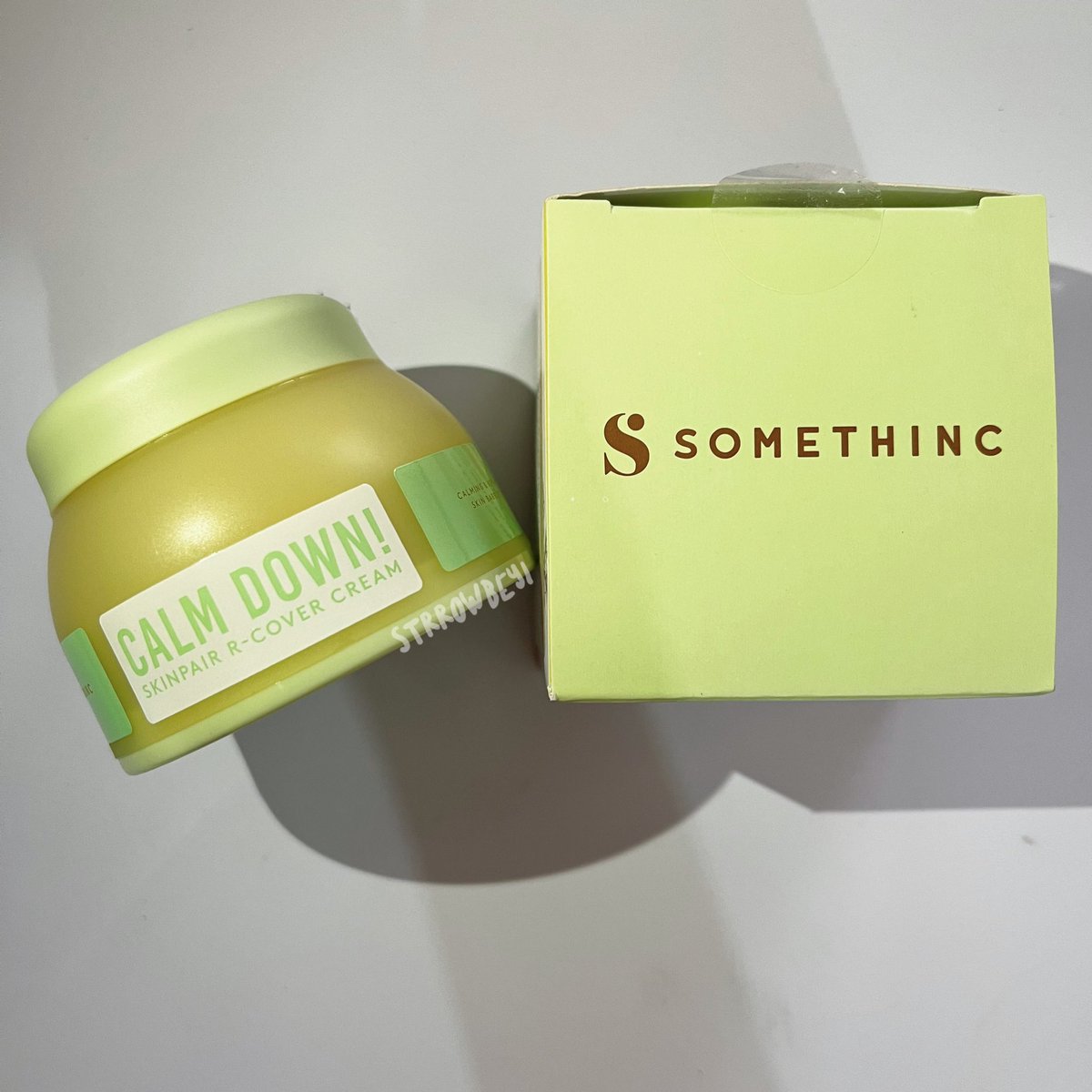 strrowbeyi's tweet photo. Moist is a must! kalo kulit lagi rewel pastiin kalian pake moisturizer yang tepat sesuai permasalahan kulit kalian.
Karena kulit aku lagi ada redness dan berminyak (di T-zone apalagi), aku pake ✨Somethinc Calm Down Moisturizer✨❤️ #ReviewByStrrowbeyi https://t.co/Q6HVz5feIJ