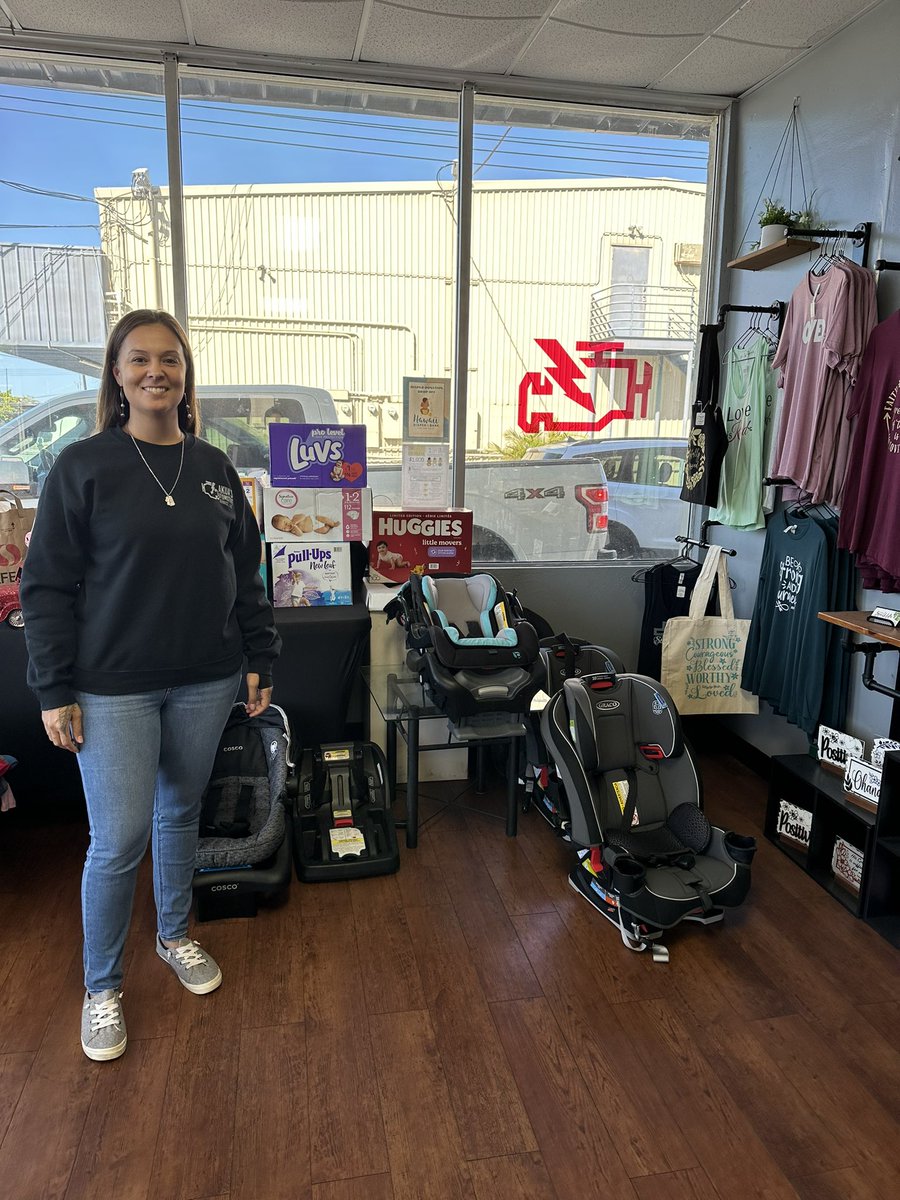 Mahalo to our drop off location @akuasautomotive and their generous donors for all you do for the commUNITY! Diapers, wipes, clothes and car seats coming in for our partners. #ThankfulThursday #HawaiiDiaperBank #dropofflocation #akuasautomotive #forourkeiki #make1in2nonein2