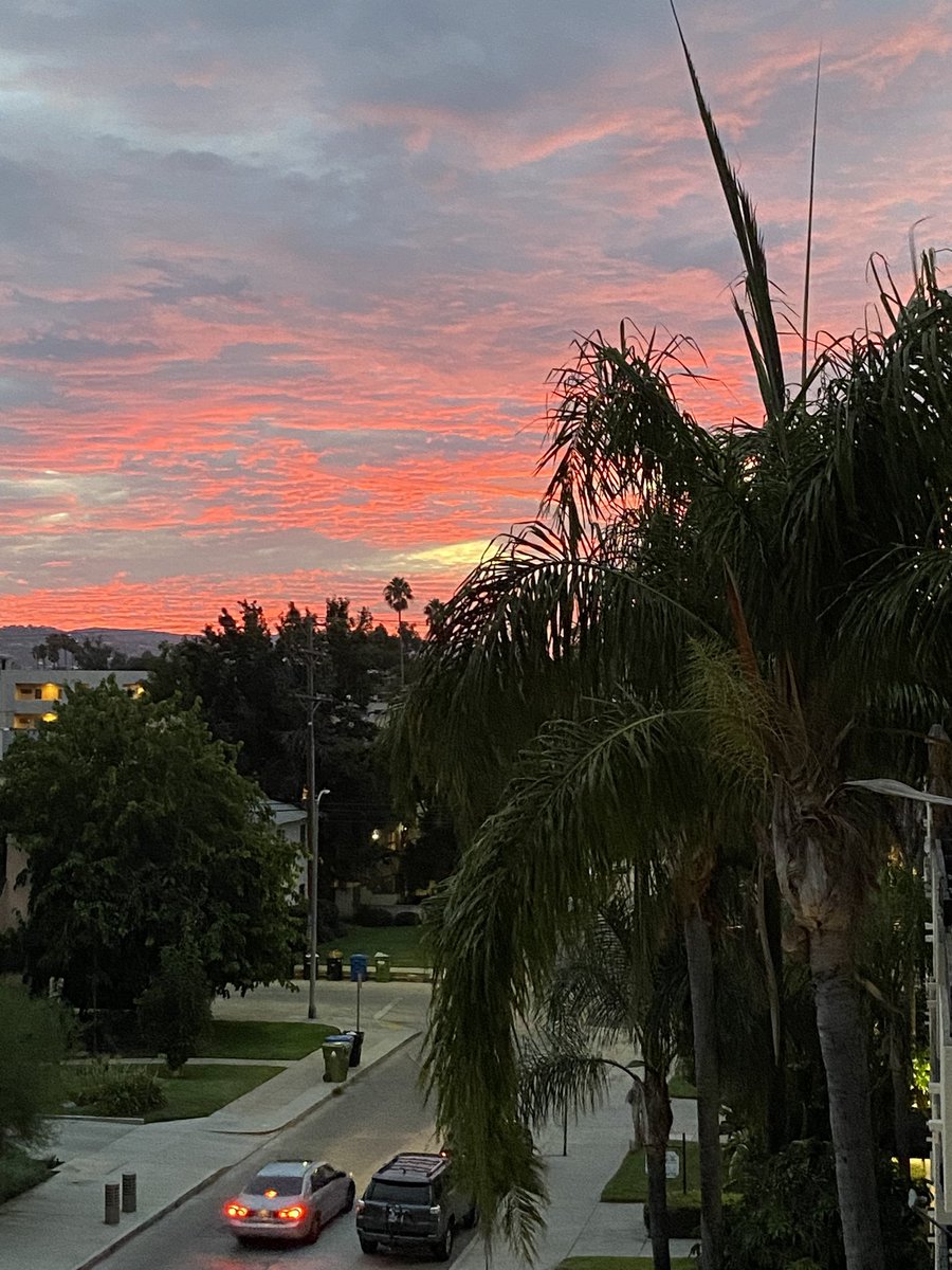 cht_1214's tweet photo. La Sunsets>>> https://t.co/h9WggKiir8