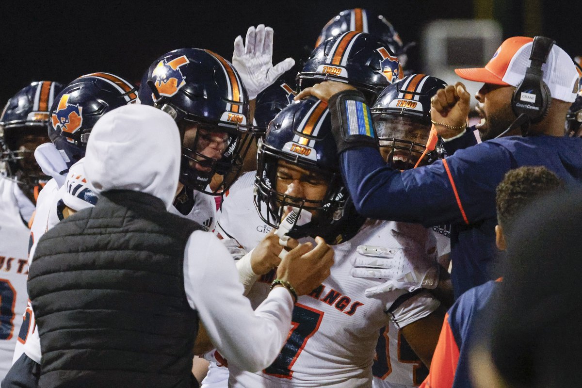SportsDayHS's tweet photo. Quarterback Brenden George scored four rushing and one passing touchdown in Sachse's 57-24 win over Garland 😱

See more photos: https://t.co/fMfCOmME1r
Story, stats: https://t.co/pn3hUoWrJD

#TXHSFB https://t.co/G119mNQDj5
