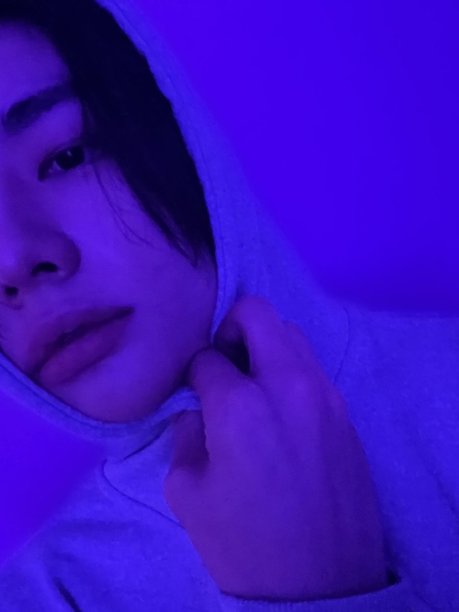 skzwithstay8's tweet photo. 🥟- 🌱 
[131023] 1:15 PM KST

*SELFIES https://t.co/IgB4opOG4n