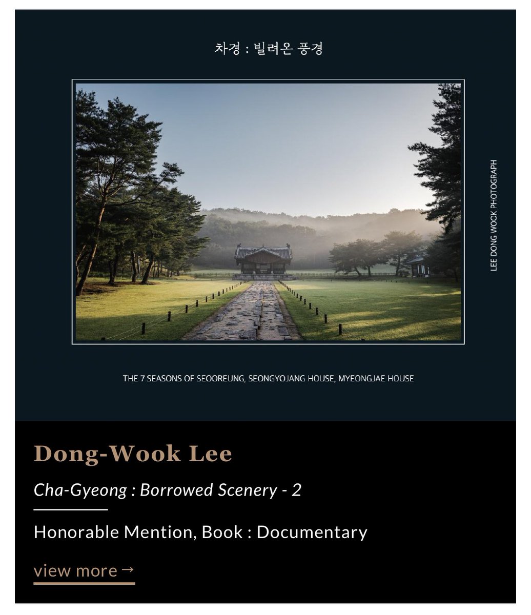 e_dongwook's tweet photo. 좀 지난 이야기지만, 지난 달 23 IPA(Int’l Photography Awards) 프로페셔널 북 다큐멘터리 부문에서 제 첫번째 사진집 <차경 : 빌려온 풍경> 1,2권 모두 가작에 선정되었습니다. 아직 초판 재고가 조금 남았는데 구매할 수 있는 링크 남겨드려요 :) #IPA #수상 #사진집 

https://t.co/6kUSNdiud7 https://t.co/s80RgrShoE
