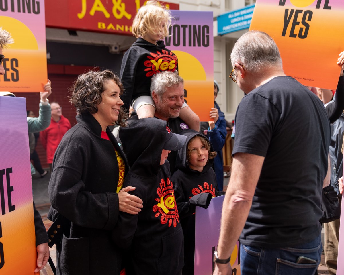 Anthony Albanese (@albomp) on Twitter photo Yes means a better future for Indigenous Australians. 
No means nothing changes. Yes means a better future for Indigenous Australians. 
No means nothing changes.