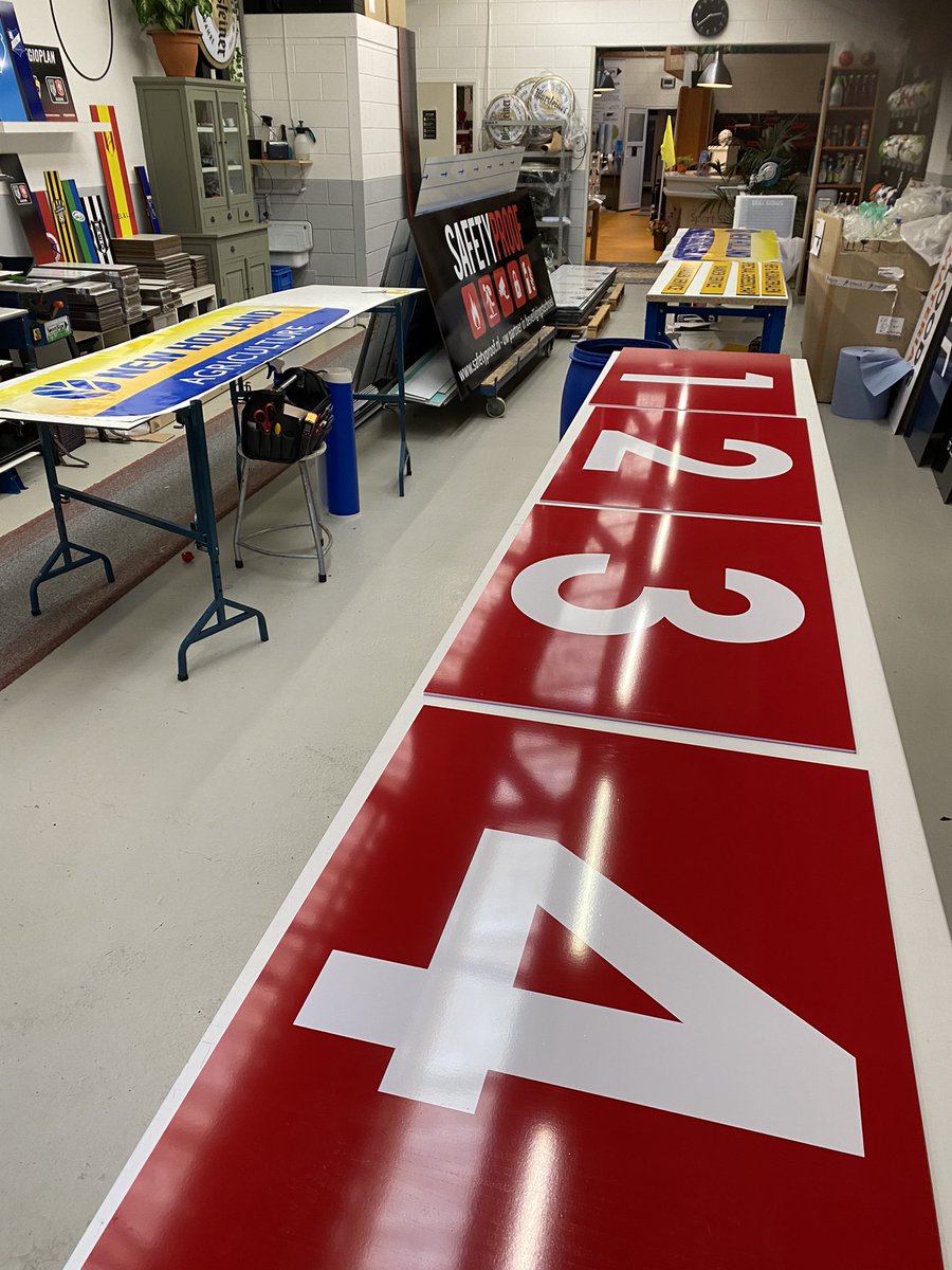 Sportsign's tweet photo. Bij @timmermanbv met diverse vestigingen in Noord Oost Nederland hebben we alle showrooms mogen upgraden in de huisstijl van de leveranciers : @CaseAgriculture, @steyr_traktoren en @NewHollandAgBr #denekamp #wierden #hardenberg #rouveen #witharen #swifterband #veessen >> https://t.co/OqBCHuDP1B