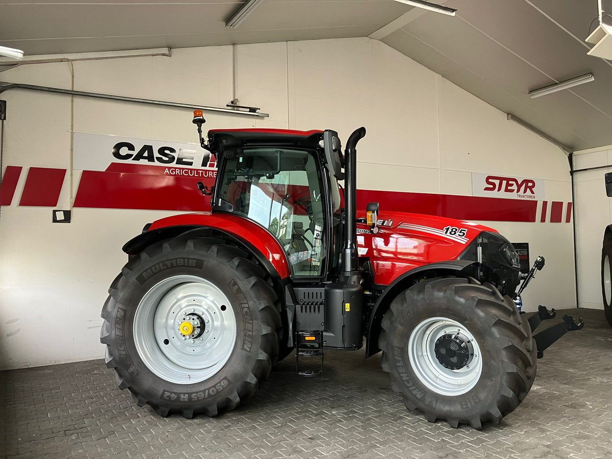 Sportsign's tweet photo. Bij @timmermanbv met diverse vestigingen in Noord Oost Nederland hebben we alle showrooms mogen upgraden in de huisstijl van de leveranciers : @CaseAgriculture, @steyr_traktoren en @NewHollandAgBr #denekamp #wierden #hardenberg #rouveen #witharen #swifterband #veessen >> https://t.co/OqBCHuDP1B