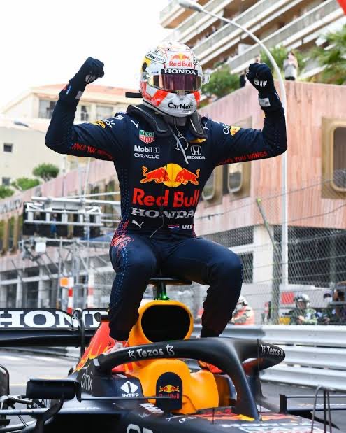 _JeanPierre_SA's tweet photo. "primero llego verstappen, después llego checo" - bad bunny, monaco 2023❤️‍🩹🔥
#BadBunny https://t.co/kjTqdRTq04