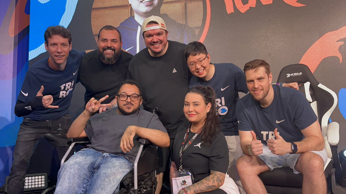 dizeritus's tweet image. Vocês não tem noção do quanto essa foto significa pra mim! A tribo ajuda a tribo. Sonho realizado!  Obrigado  @Gaules, @lett1337 @fillipebt @VelhoVamp1 @andrekenzo11 @ale_apoka   💙