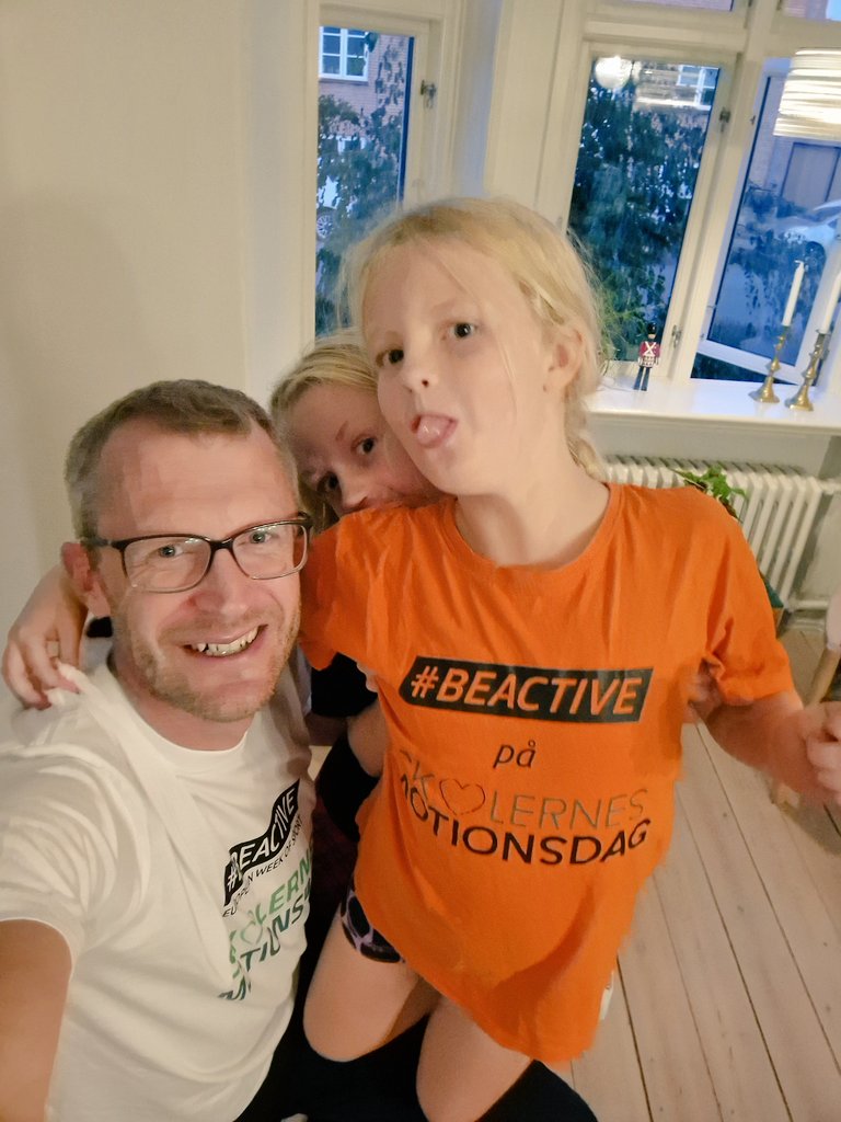Godmorgen og rigtig glædelig Skolernes Motionsdag til alle 🤸👯‍♂️
I disse minutter forbereder børnefamilier over hele det danske land sig til den årlige bevægelsesfest. Må den blive fyldt med glæde, begejstring, røde kinder og fællesskab.
#Skolernesmotionsdag #beactive
#skolechat