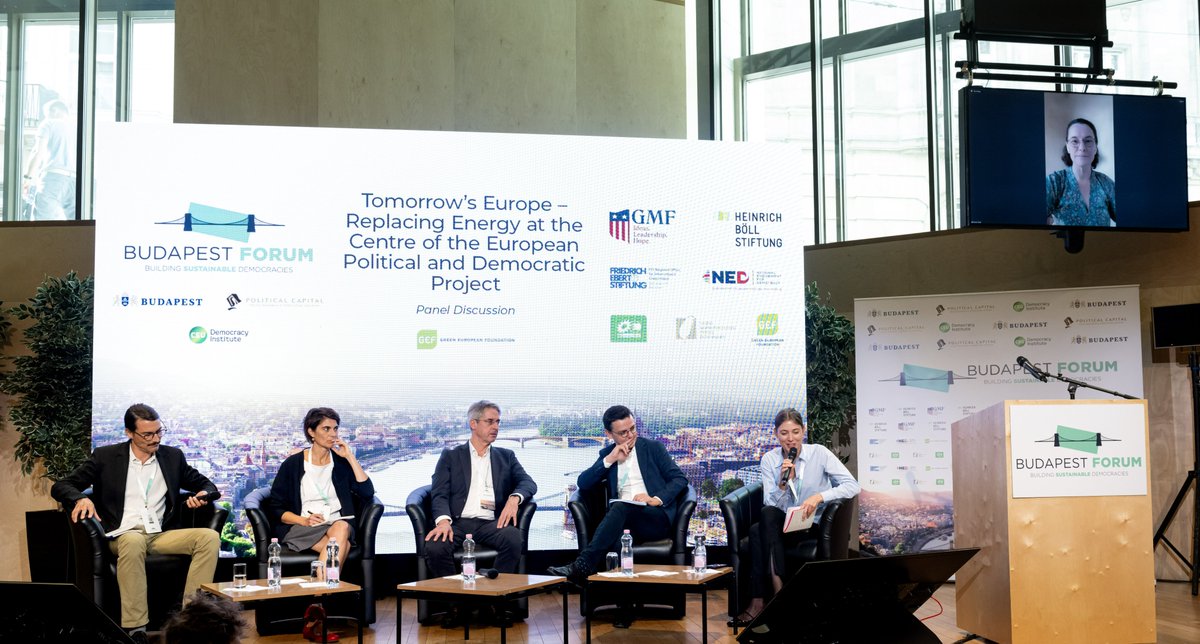 Replacing Energy at the Centre of the European Political and Democratic Project needs a rethinking of the #EnergyTrilemma 🧠💡
1⃣ Adding a 4th dimension: #democracy 
2⃣ Integrating the 4 pillars - #equity, #sustainability, #security, ➕#democracy