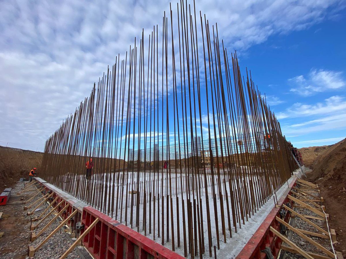 RestoreUA's tweet photo. Progress on water main for 1M+ residents affected by Kakhovka Dam terrorism. Reinforcement completed at Ingulets-Southern Reservoir pump station; foundation starts this week, 4k m³ concrete are ready.
This water main section, one of three, is 89% complete. #WeBuildUkraine https://t.co/jhDdRH0gMr