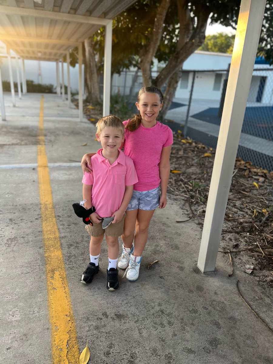 LCMS_Principal's tweet photo. Itβs Breast Cancer Awareness Month! We wear pink on Wednesdays to honor survivors, remember those lost to the disease, and to support the progress we are making together to defeat breast cancer.πππ
#StrongerTogether #MaplewoodMinded #OWLSPride #MagicalYet #growthmindset https://t.co/U1G0Vx88FD