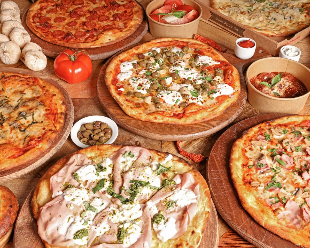 Unleash your creativity with #PizzaSi! 🍕 Our Solution, including our premium pizza bases, our signature tomato sauce and easy-to-use mozzarella cheese, is the ultimate base for your masterpieces. 
Improve kitchen efficiency, order our solution now: sales@pizzasi.co.uk