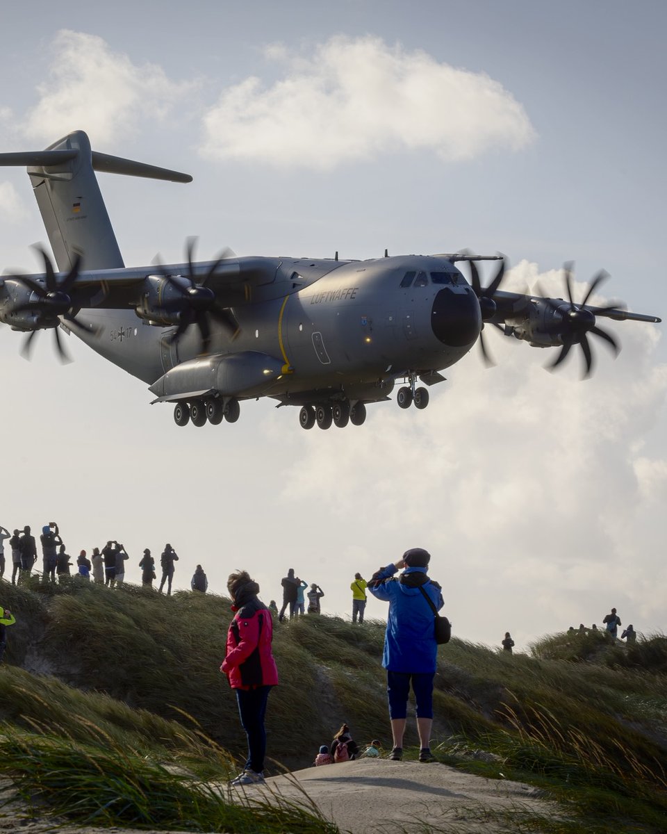 NATO's tweet photo. 🇩🇰 Armed Forces welcomed Allies 🇩🇪 🇳🇱 🇳🇴 to practice landing on an improvised beach runway

Training like this ensures Allies are fully prepared to land transport aircraft on natural surfaces https://t.co/l4gsHXU9OS