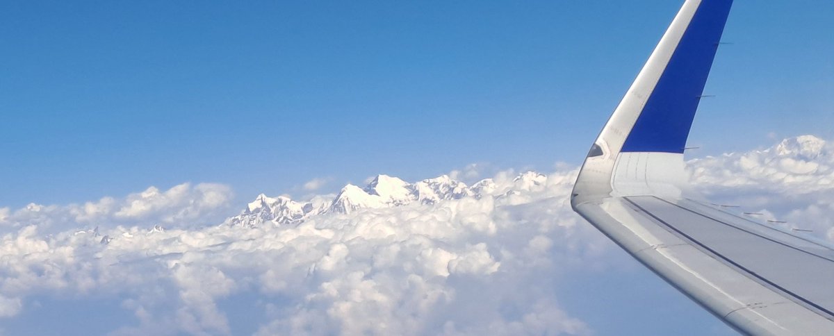 kedopeseyie's tweet photo. This is the closest I'll ever get to the Himalayas, but it's glorious! Flying along the #HimalayanRange, above #Kathmandu #Nepal https://t.co/KcoD1qcxFt