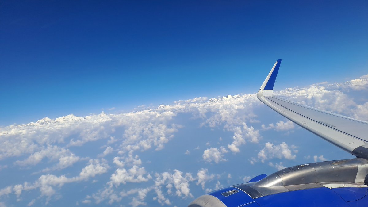 kedopeseyie's tweet photo. This is the closest I'll ever get to the Himalayas, but it's glorious! Flying along the #HimalayanRange, above #Kathmandu #Nepal https://t.co/KcoD1qcxFt