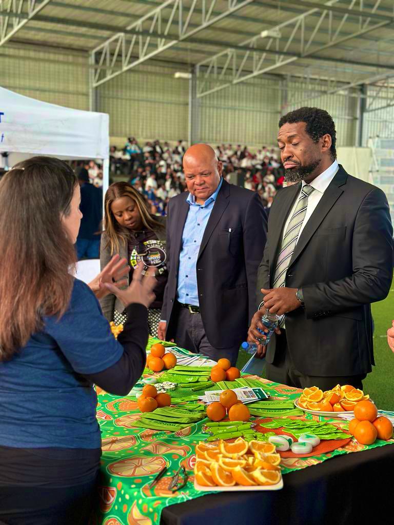 Sikikikwinana's tweet photo. Higher Education Science and Innovation | AgriSeta|AgriCareers Expo| Economic Opportunities | Paarl |Mbekweni Community Sports Centre | Deputy Minister, Buti Manamela. @ButiManamela https://t.co/fQHoIX4nfX