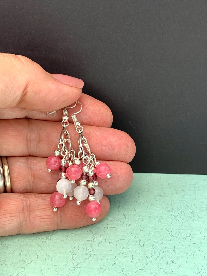 Pink rhodochrosite, garnet and moonstone chandelier earrings, teardrop silver, red, pink and white earrings, jewellery gift for women. Available via Etsy: etsy.com/uk/listing/158…

#chandelierearrings #bohoearrings #teardropearrings #pinkearrings #gemstoneearrings #costumeearrings