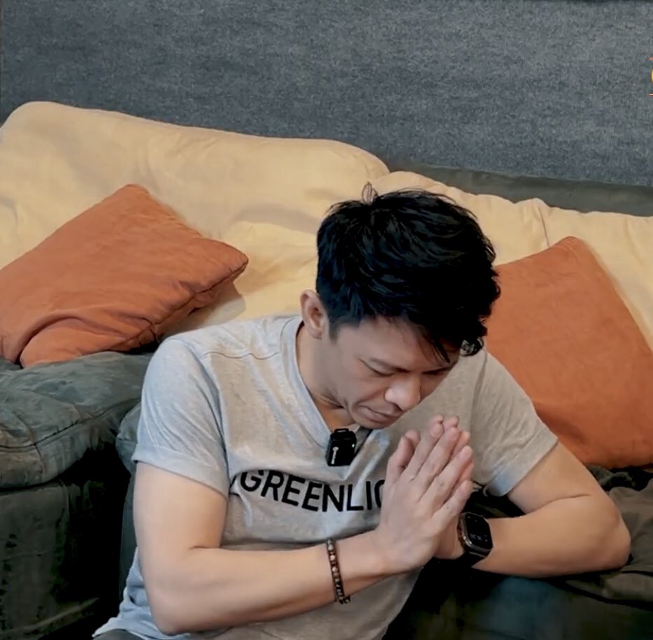 Seperti kata Ariel, persepsi orang akan berbeda-beda. Yang bisa kita lakukan sebagai sahabat #NOAH ataupun sahabat #Peterpan adalah saling menghormati keputusan yang telah disepakati 15 tahun lalu. Tak perlu menjatuhkan lagi.