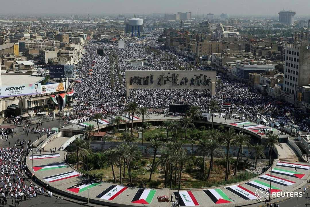 أكبر تجمع داعم للقضية الفلسطينية في العالم هو في العراق لانصار التيار الصدري انهار بشريه تجتاح التحرير في #بغداد فضلاً عن الدول العربية التي غلبها السكوت ؟؟؟
#شكرا_لكم
#الجمعه_عالحدود 
#جمعة_طوفان_الأقصى 
#طوفان_الاقصى_ 
#غزة_الآن