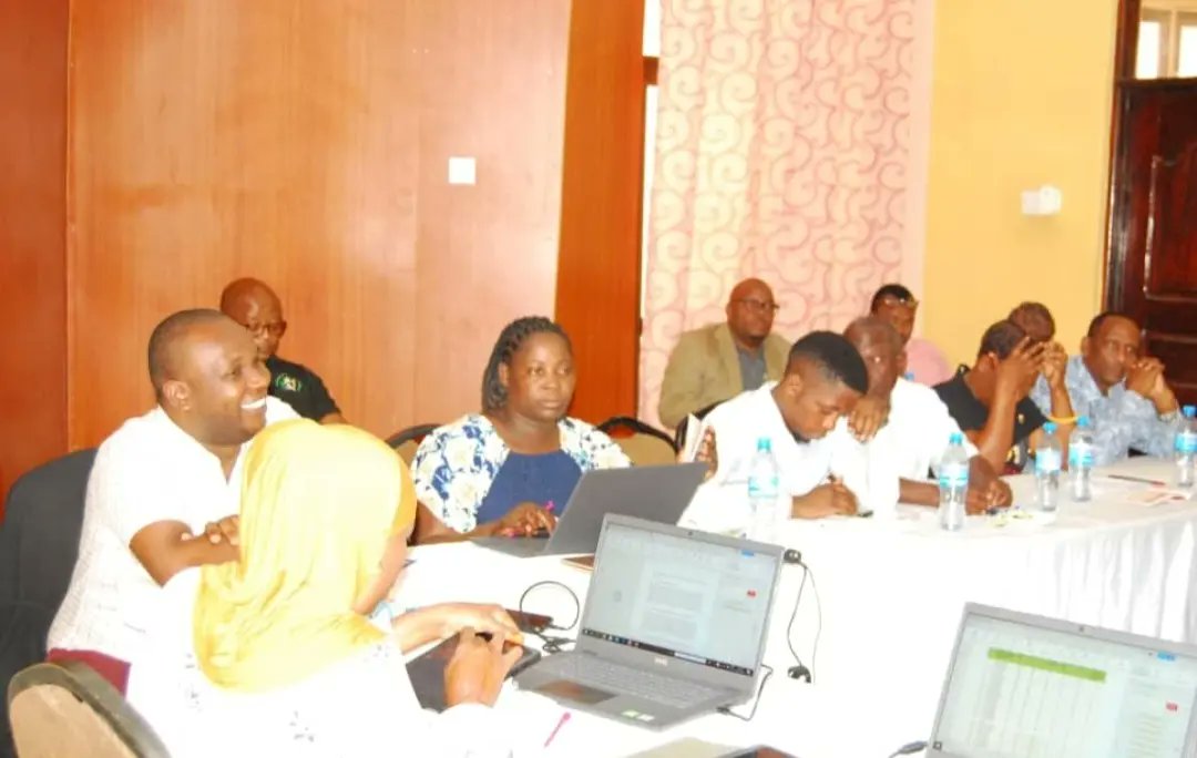 FadhiliTeens's tweet photo. Tumehudhuria Mafunzo ya uchambuzi wa ripoti ya CAG  kwa asasi zinazofanyakazi za uwajibikaji jamii Tanzania, Mafunzo haya yameandaliwa na @wajibu_institute kwakushirikiana na @giz 
#publicAccountability
@wajibu_institute
@giz https://t.co/iTc7n37p3r