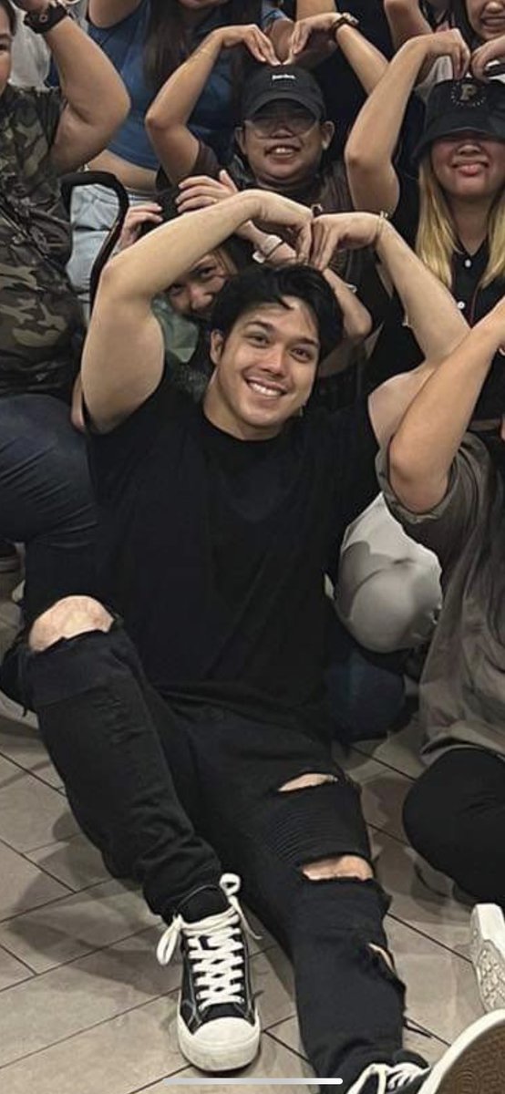 i just want to post this photo because Elmo is so cute! 🥺💙