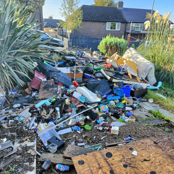 _TMSLtd's tweet photo. Sometimes your heart just sinks...... the team were called to what turned out to be a heavily disguised garden this week - the sort of nightmare every property owner or manager could really do without. Undeterred our waste disposal team soon got to work. Need help? 0161 976 2382. https://t.co/NUrLM6pe7Y