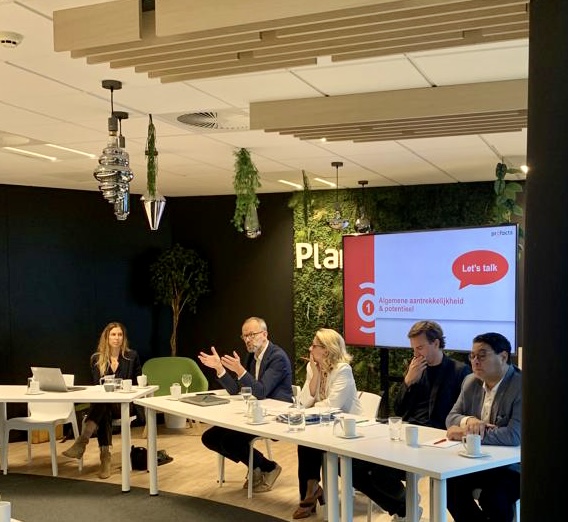 Filip Watteeuw (@filipwatteeuw) on Twitter photo 🤩 Al vroeg met fiets naar The Loop want om 8 uur gesprek met ondernemers.
👉 Ondernemers pleiten voor meer investeringen in openbaar vervoer, in voetgangers- & fietsinfrastructuur & voor een toekomstgericht parkeerbeleid.
#vokapolitica @sofiebracke <a href="/mathiasdeclercq/">mathias de clercq</a> <a href="/samisouguir/">Sami Souguir</a> 🤩 Al vroeg met fiets naar The Loop want om 8 uur gesprek met ondernemers.
👉 Ondernemers pleiten voor meer investeringen in openbaar vervoer, in voetgangers- & fietsinfrastructuur & voor een toekomstgericht parkeerbeleid.
#vokapolitica @sofiebracke <a href="/mathiasdeclercq/">mathias de clercq</a> <a href="/samisouguir/">Sami Souguir</a>
