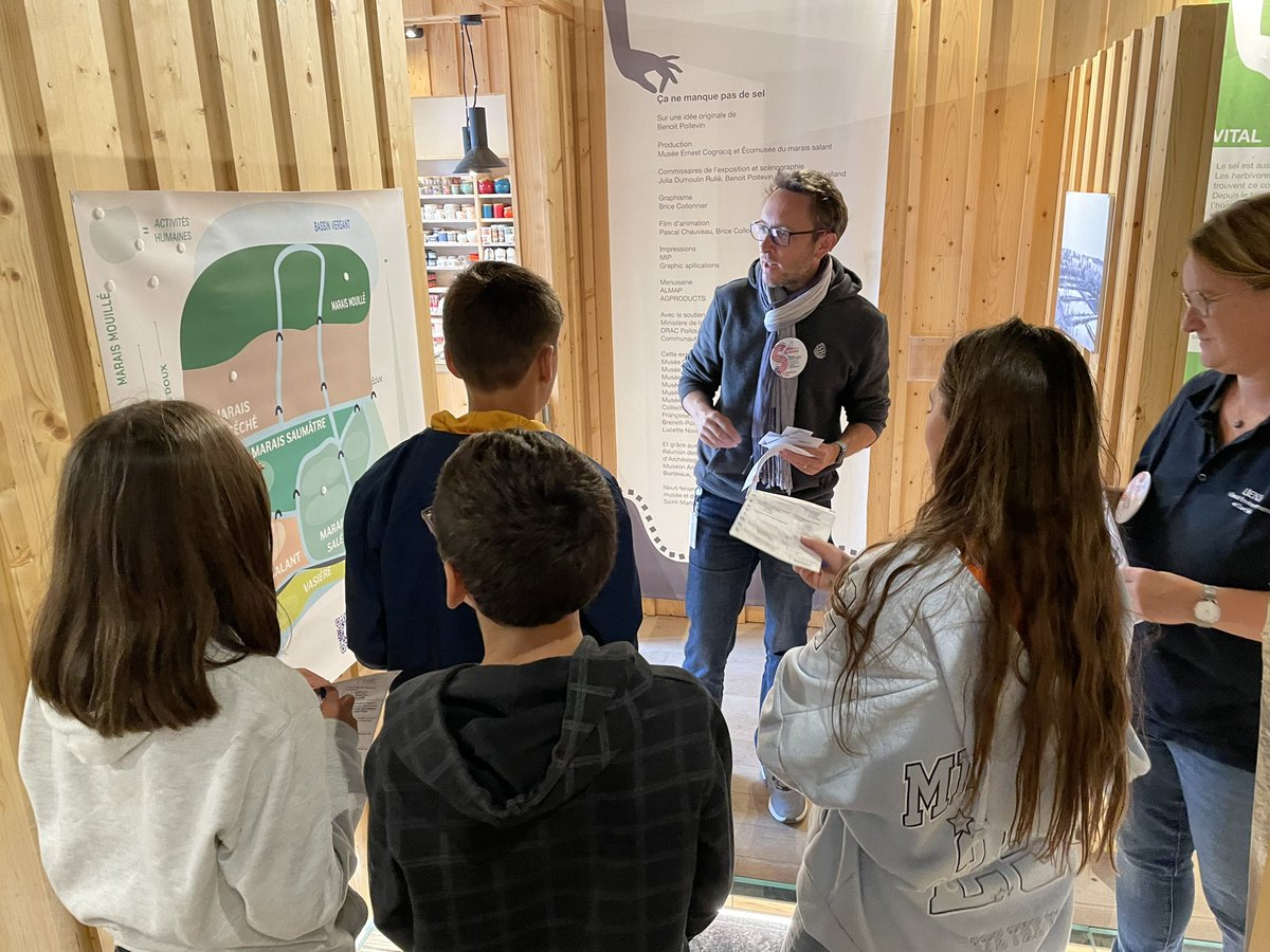 #FDS2023 Ateliers-visites à l’#Ecomusée du marais salant Loix #îledeRé avec <a href="/LIENSsCNRSULR/">UMR LIENSs</a> projet « Patrimoine des Marais, du Visible à l’Invisible … » Observer et comprendre #paysage 🏝️#biodiversité 🐟#histoire #submersion 🌊
Découvrir les #Sciences 🔬avec une pointe de sel 🧂