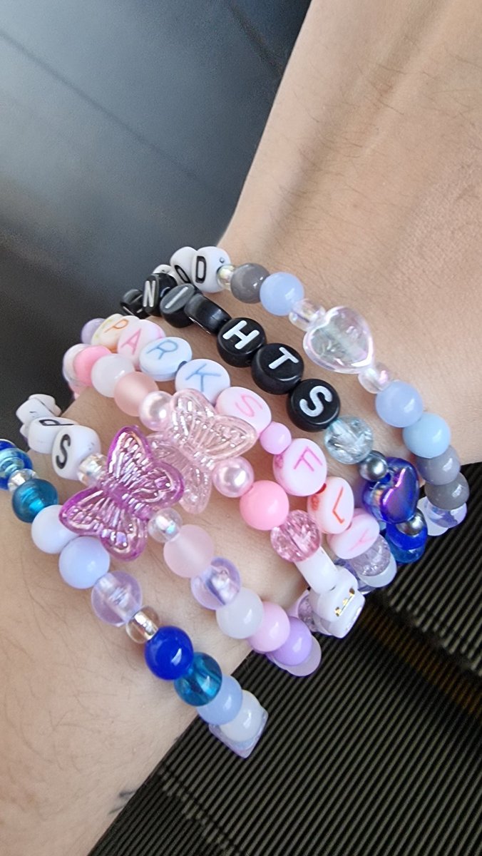 popmiriocle's tweet photo. กำลังไปนะคะ~♡ ใครไปลาดพร้าวรอบ 18.00 เจอกันค่า 💖💖 มาแลกกำไลด้วยกันเถอะ 💖💖✨️✨️ ใครเจอเรา เข้ามาทักได้เลย~ #ดูแม่เทย์ที่SF #TaylorSwiftTheErasTour #TaylorSwift #TaylorSwiftTH https://t.co/ljBNC4FMJv