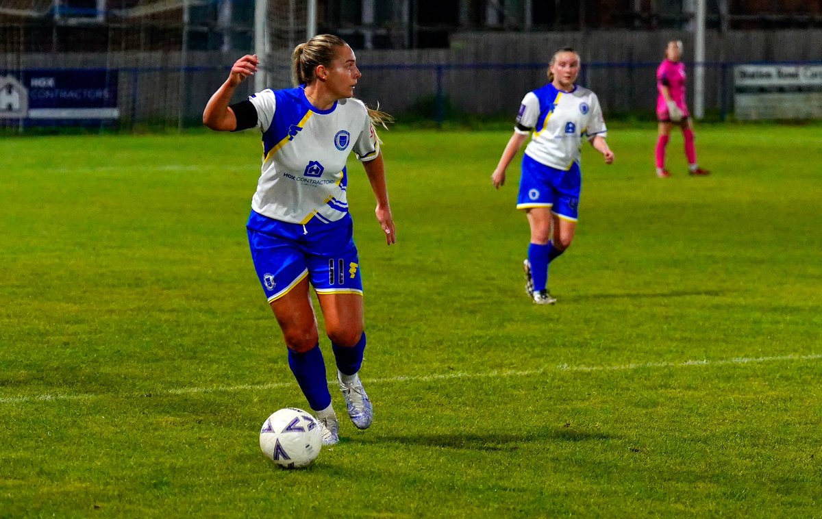 Vs Wimbledon 💙🤍 Honoured to captain the girls #onetownoneteam <a href="/HHTWomen/">Haywards Heath Town Women</a>