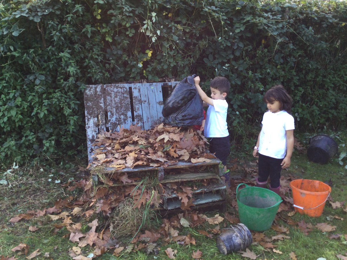 FVA_EYFS's tweet photo. Reception have been busy this morning making a bug hotel! https://t.co/g1Rp4Yi6Vc