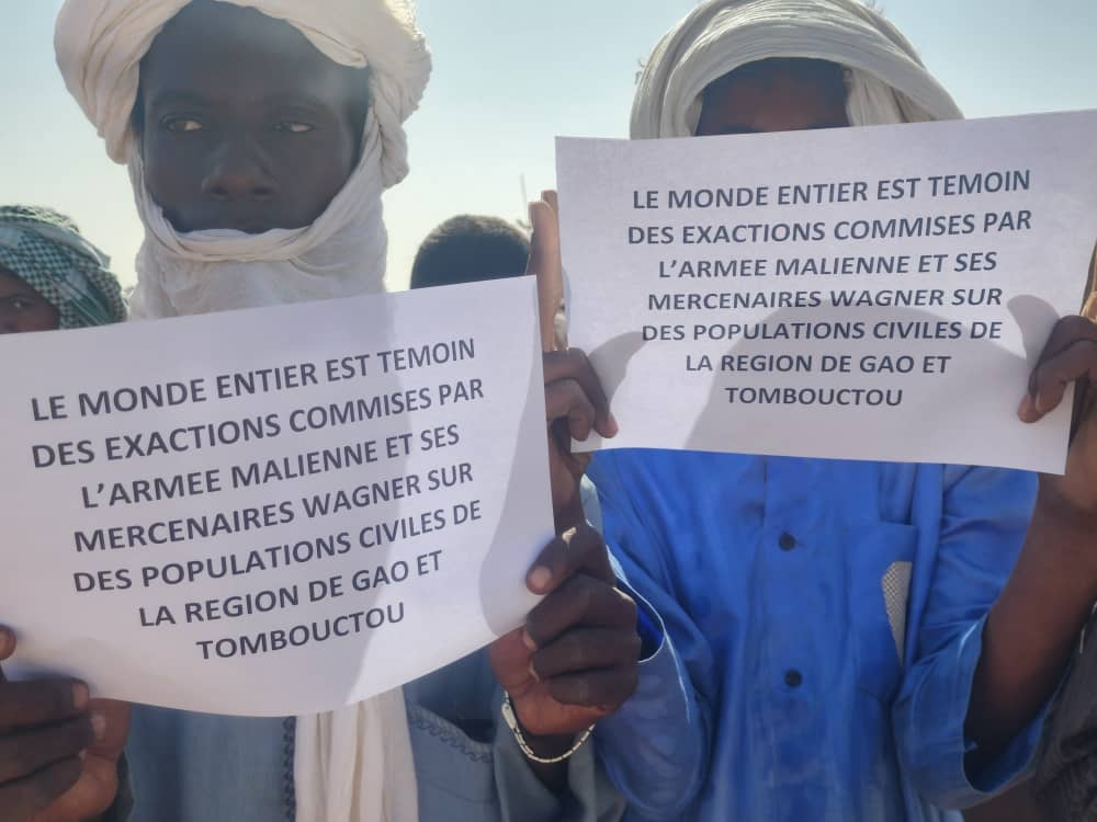 ahmednas55's tweet photo. #كلنا_القضية_الأزوادية  #لا_لإبادة_المدنيين_في_أزواد  #Nous_sommes_tous_le_problème_Azawadi #Non_au_génocide_des_civils_en_Azawad  #No_ #No_to_génocide_the_civilians_in_Azawad  #Kidal #كيدال خروج الشعب في #أزواد في مظاهرة تنديد واستنكار على ع صمت العالم على ما يتعرض له الشعب من إنتهاكات وجرائم ضد الإنسانية على يد #فاغنر الروسية والجيش المالي وسط تعتيم #اعلامي وصمت #المجتمع_الدولي  #والمن��مات_الإنسانية  وايضا على تواطي منسما مع باماكو ضد #CSP