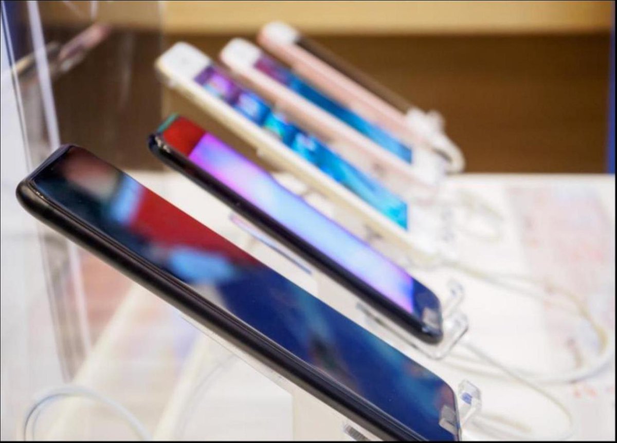 NextFinAI's tweet photo. Huawei Denies Cutting Ties with Foxconn as OEM 華爲否認與其主要供應商富士康斷絕關系https://t.co/v0Voc6pqzu The rumor that Huawei called groundless said the company settled an agreement with BYD to replace Foxconn for smartphone production. #BriefNews #AsianFin #AsianFinPress #TechNews #ChinaNews #Chinese #China #FinancialNews #BusinessNews #Huawei #Foxconn #OEM #SmartphoneProduction #BYD #Mate60 #5G #Kirin9000s #MateX5 #Mate60ProPlus #Sales #MarketDemand #Recruitment #Shenzhen #GlobalTimes