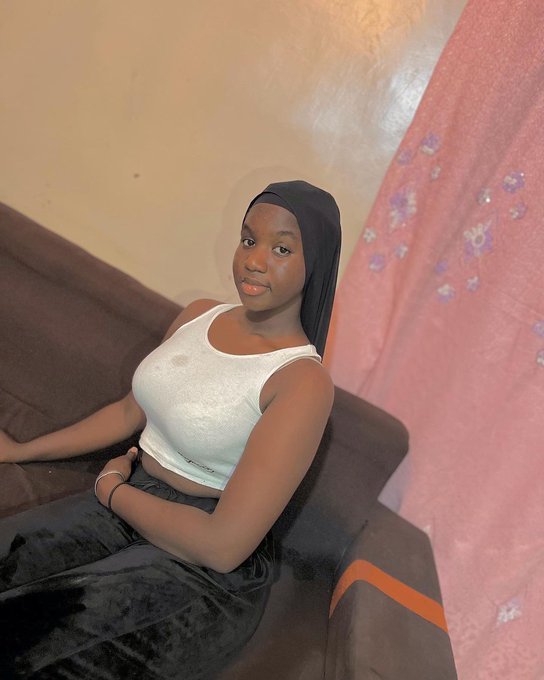 FoodsCooks's tweet image. Do I really look like Rema?