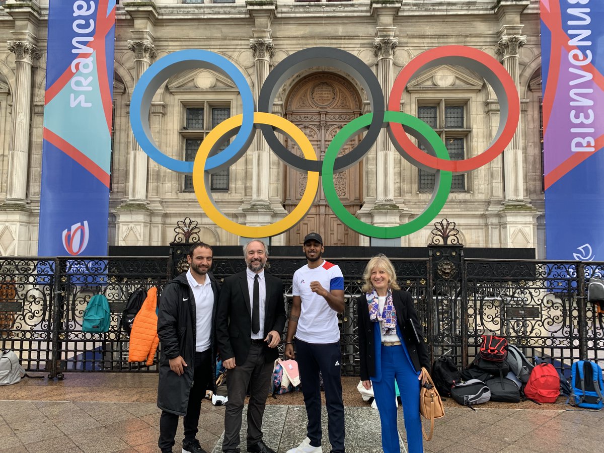 #Génération2024
Après une séance de taekwondo avec @chellamootooD, les étudiants BTS tourisme du lycée Auffray de Clichy ont fait découvrir aux élèves de l’école du Réveil Matin de Houilles le circuit de l’ouverture des #JOP @Paris2024 à travers l’histoire des ponts de Paris.👏