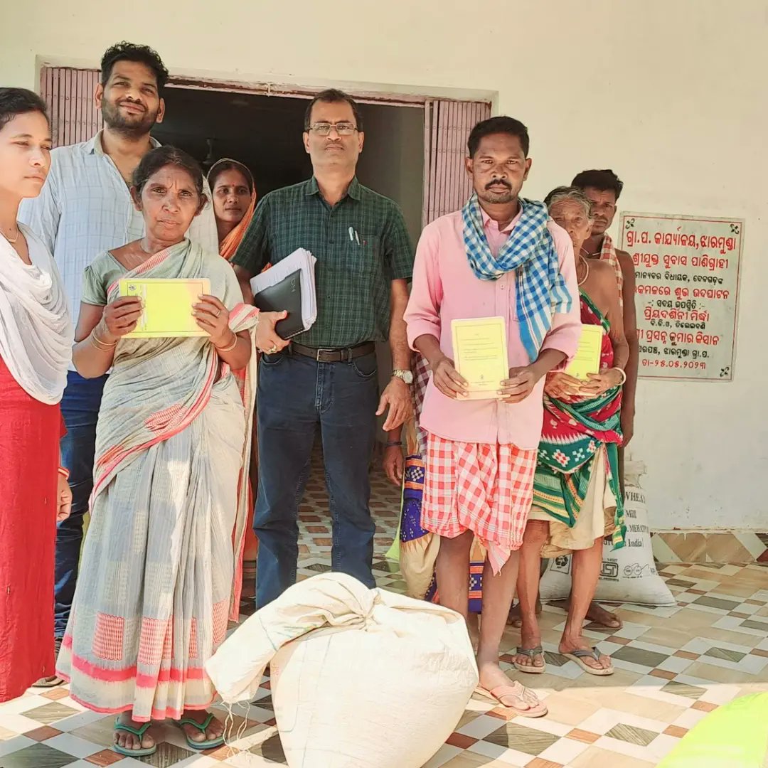 Food_Odisha's tweet photo. Distribution of fortified rice under #NFSA and #SFSS to beneficiaries at Dimirikuda, Laimura, Jharmunda and Jharagogua Gram Panchayats was supervised by Deogarh District Food Supplies officials. #FoodSecurity
@CMO_Odisha @AtanuMLA https://t.co/Psr1dhTHWI