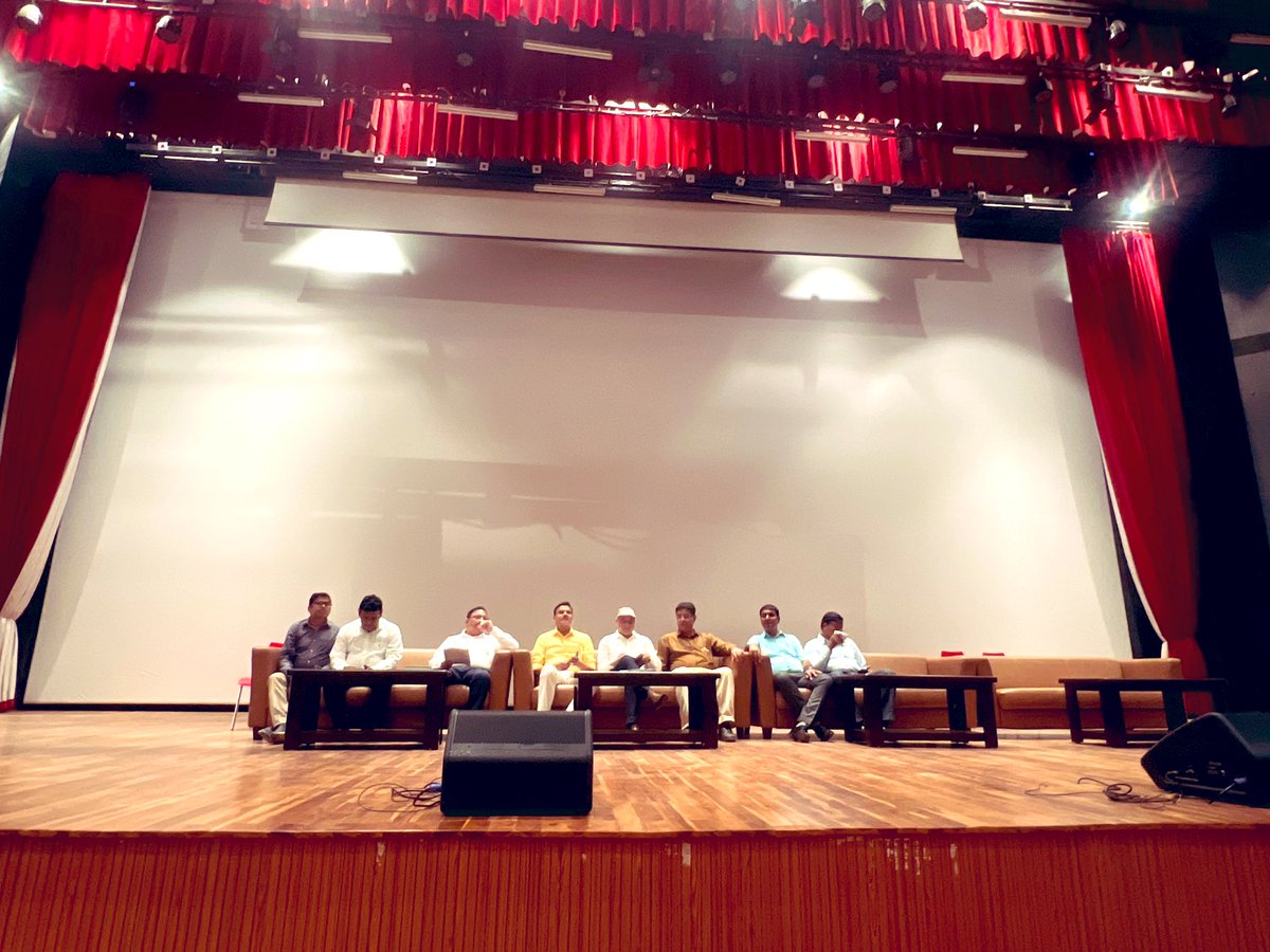 MGCUBihar's tweet photo. Hon’ble VC Prof. Sanjay Srivastava @sanjaychanakya spoke words of encouragement and guidance, instilling a sense of purpose and determination in committee members.
@rashtrapatibhvn @PIB_India @EduMinOfIndia @ugc_india https://t.co/gxZVLH0FaC