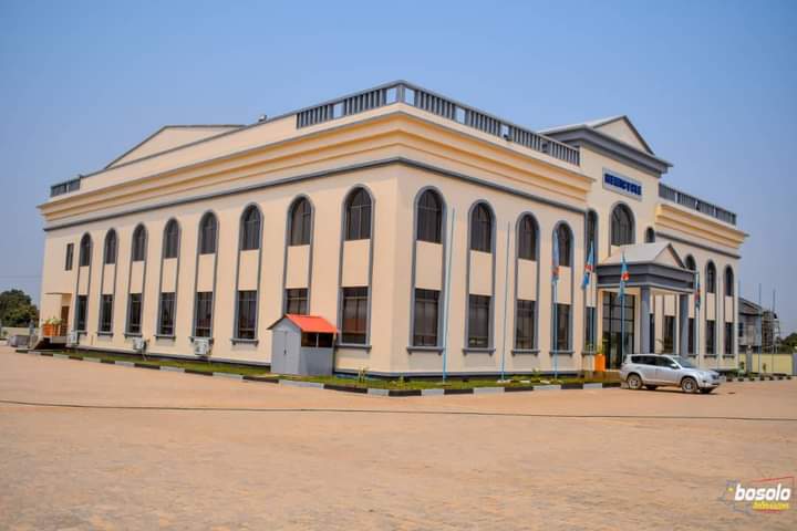 HervLaurent7's tweet image. Pendant que son Excellence Madame le Gouverneur @FifiMasukaSaini transforme profondément sa juridiction, à Kinshasa c&apos;est l&apos;histoire des millions volatilisés et une jouissance sans scrupule qui a fait perdre à la population 5 bonnes années.

#Complaisance rime avec #destruction.