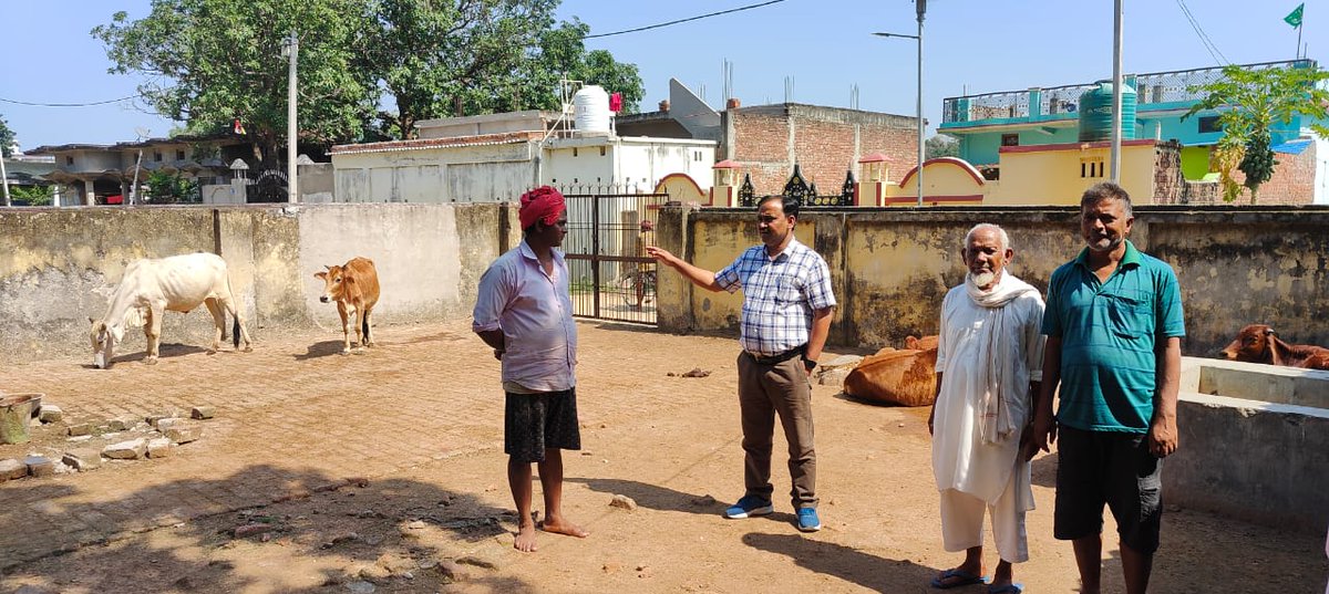 DmMaharajganj's tweet photo. शासन की मंशा के अनुरूप विभिन्न गो संरक्ष��� केंद्रों में गोवंशीय पशुओं के बेहतर संरक्षण व संवर्द्धन हेतु जिलास्तरीय अधिकारियों द्वारा स्थलीय निरीक्षण किया गया और निरीक्षण आख्या प्रस्तुत की गई।
प्राप्त आख्या के आधार पर गोवंशीय पशुओं के बेहतर रख-रखाव के इंतजाम सुनिश्चित किये जायेंगे https://t.co/KP4FhrdnrE