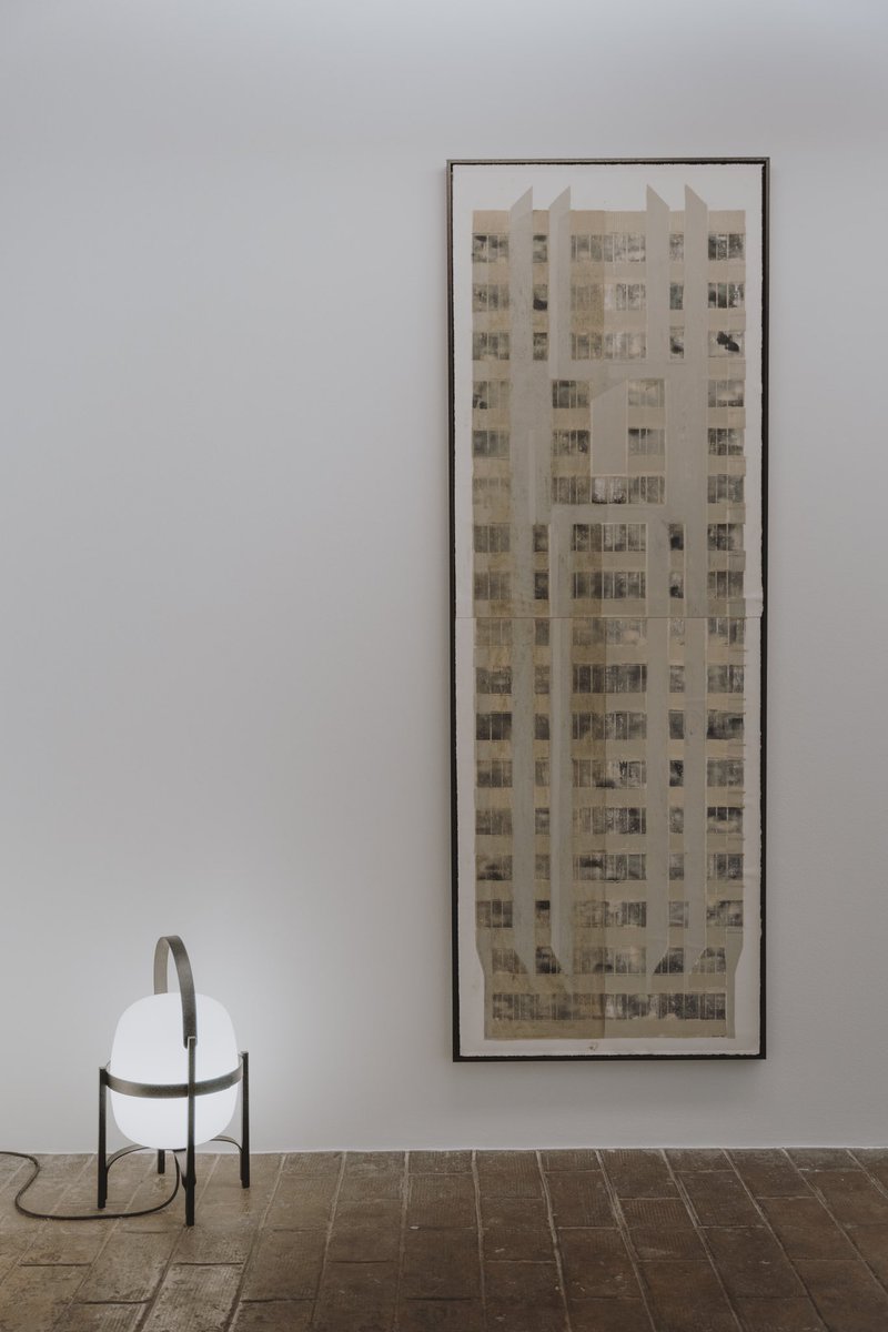 _palou_'s tweet photo. Urquinaona gris claro| serie Bonet Castellana  | 200x70 cm | grabado y collage | obra inspirada en la Torre Urquinaona de Antonio Bonet Castellana. Las versiones cromáticas de la obra marrón, gris, cobre. Evidencian los diferentes planos prismáticos que la configuran. @santacole https://t.co/oXvKmNfILP