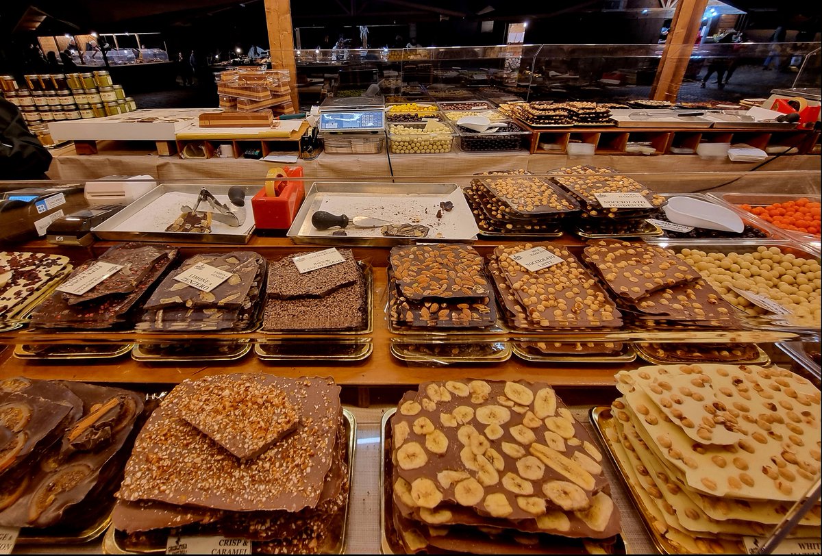 Calling all chocolate lovers! 🍫😍

The #EurochocolateFestival takes place from 13th October to 22nd October in Perugia.

Don't miss out next year and book one of our villas to relax after all that chocolate!

Click here for more information: loom.ly/iXp1BrM

#to_tuscany