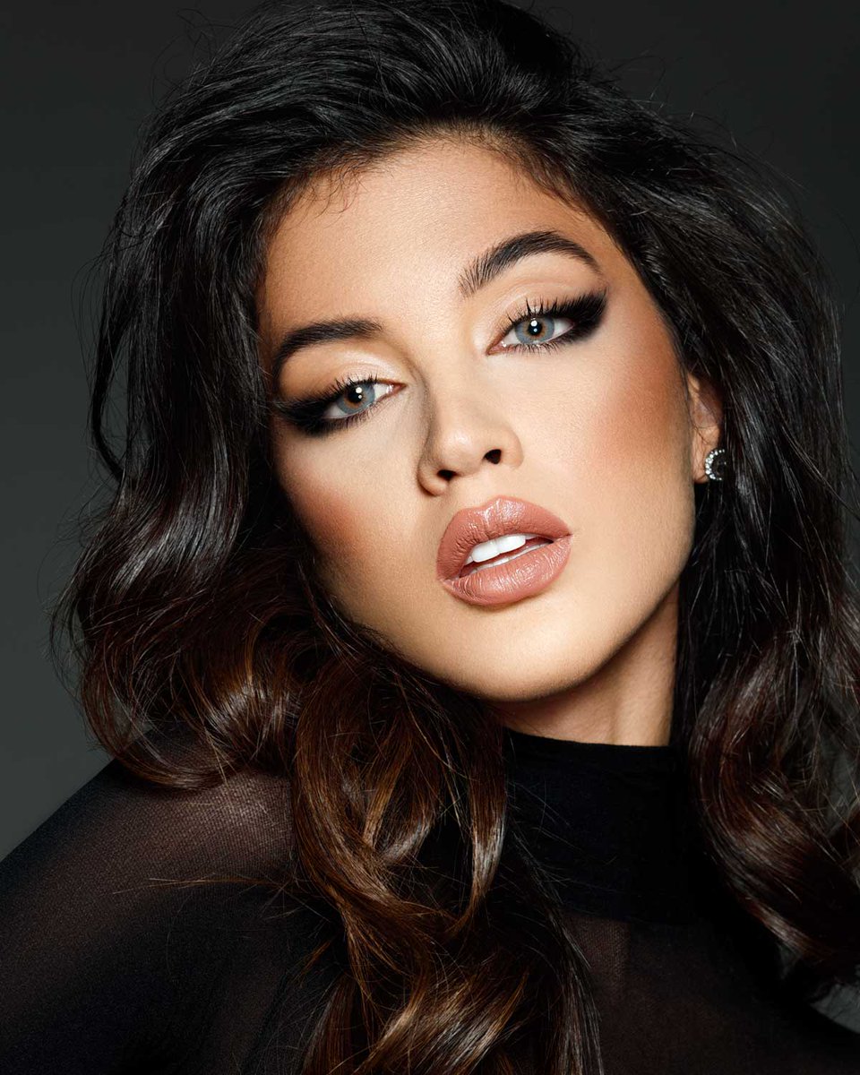 Unleash the magic with eyes that captivate and mesmerize. Precious Grey adds depth and allure, giving your eyes a stunning, natural-looking sparkle.
desiolens.com/en/precious-gr…