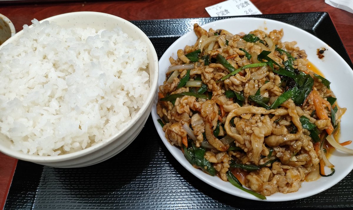 配膳された時、完食できるかマジで不安になった。
金曜日は麻婆豆腐食べ放題！
#四川屋台