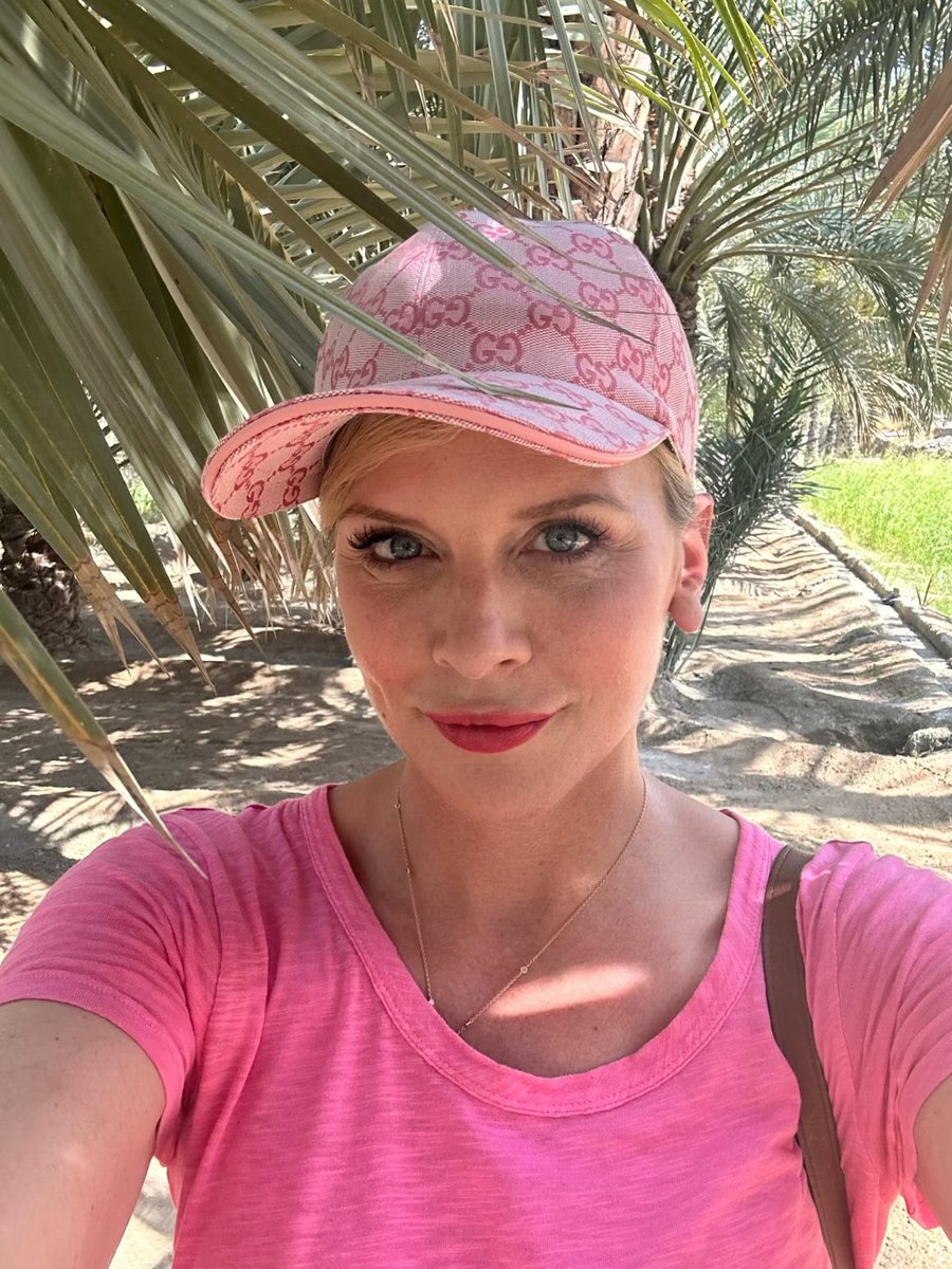 eva_habermann's tweet photo. Guten Morgen ☀️ 😎
#desert #gutenmorgen #goodmorning #tv
#travel #blogger #tv #reisedoku #ntv #actress #evahabermann #emirates #adjman #Adschman #عجمان #dubai #دبي #picoftheday #photooftheday #sun #oasis https://t.co/NLHdyjXlKY